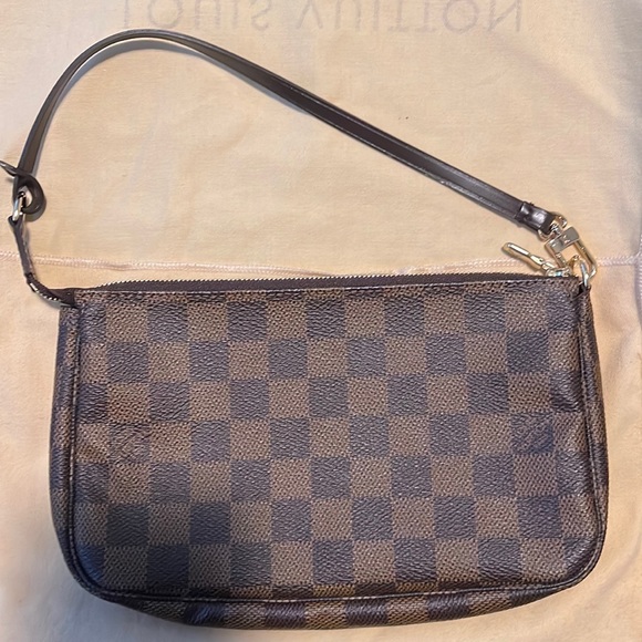 Louis Vuitton Handbags - Louis Vuitton pochette accessoires